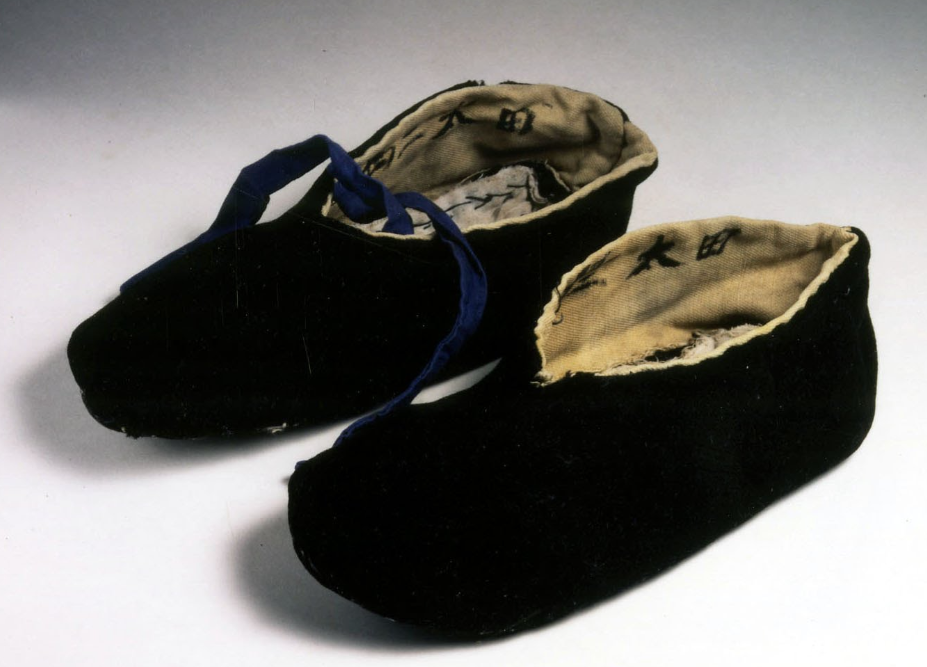 Hiroşima'ya atılan atom bombasında ölen çucuklardan birinin ayakkabısı